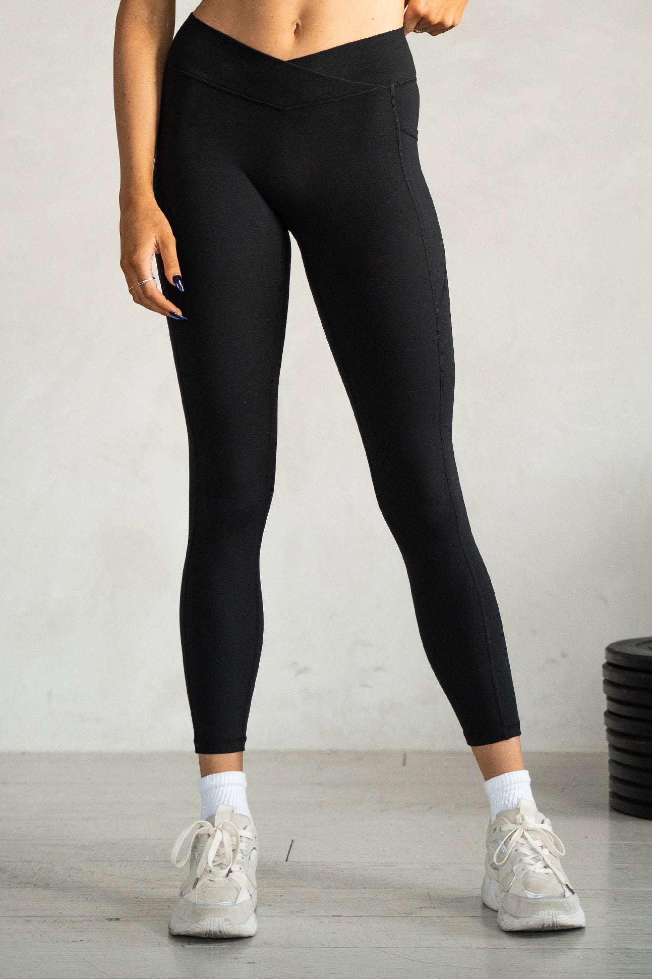 Ootd! Power pivot tank in black size 6. Align leggings cross waist in pink  taupe? Size 6. The leggings go ridiculously high up!! Going to pair with a  black align jacket. : r/lululemon