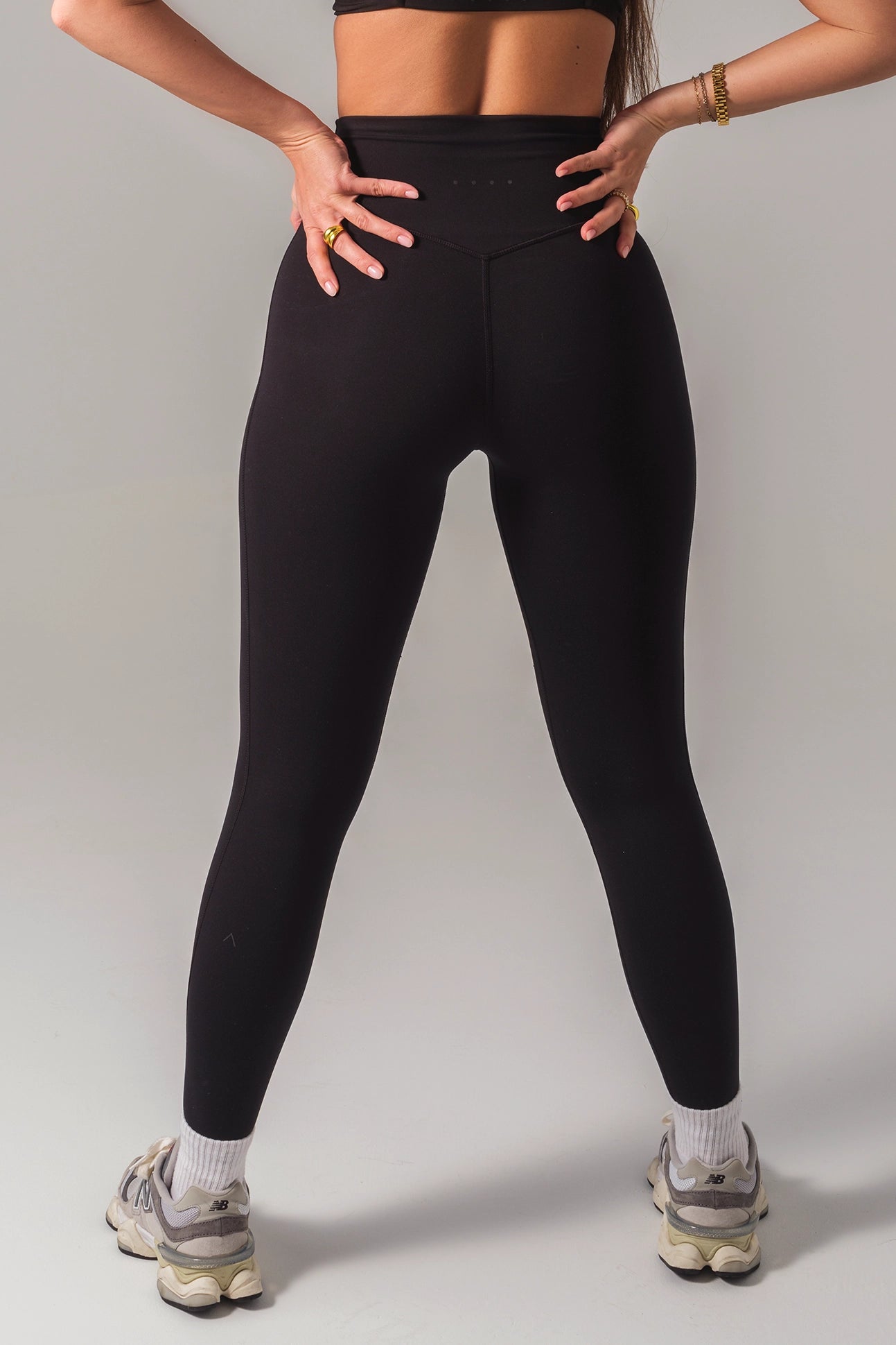 1,402 Black Cropped Leggings Stock Photos, High-Res Pictures, and Images -  Getty Images